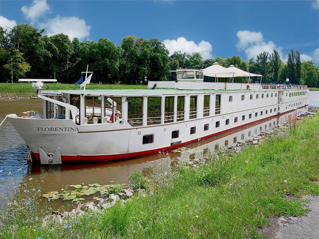 Florentina Boat Prague Exterior photo