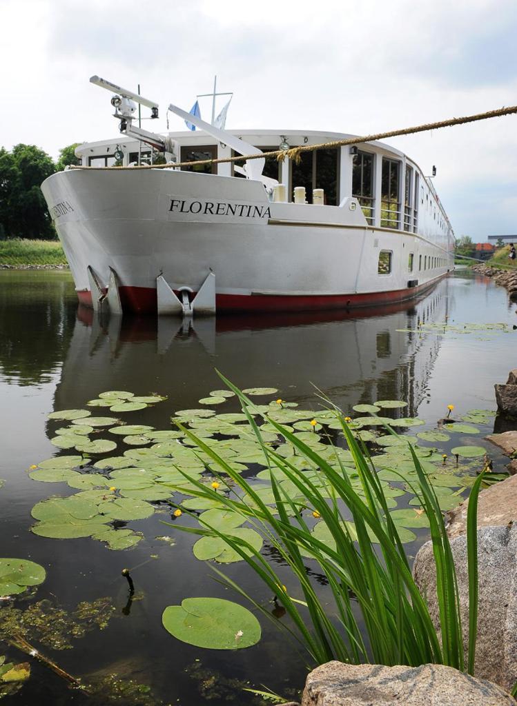 Florentina Boat Prague Exterior photo